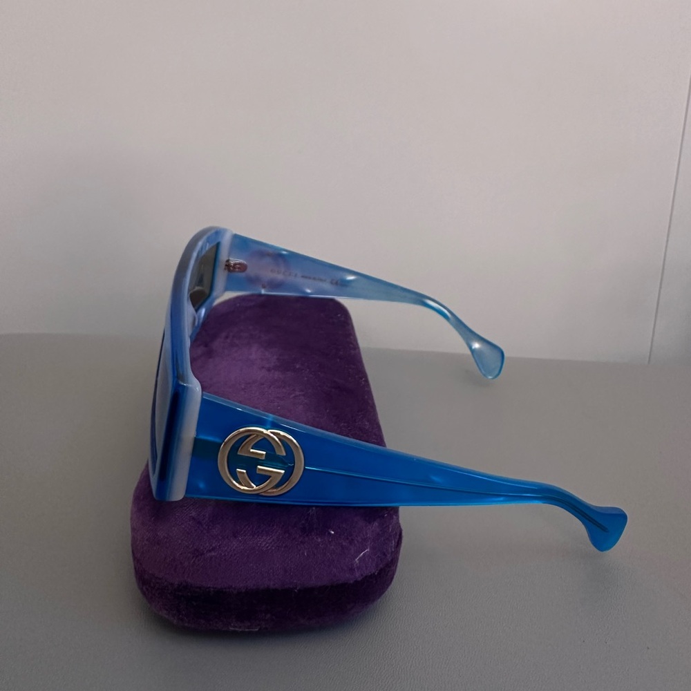 Gucci Blue Men's Glasses with Gold Emblem